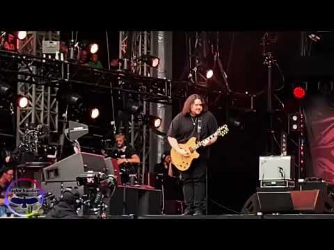 Wolfgang Van Halen, Justin Hawkins (On Fire) Cover song (Multi-cam) Live 2022
