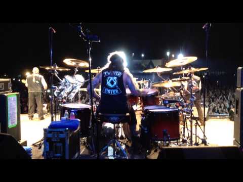 Twisted Sister - We&#039;re Not Gonna Take It (Kavarna Rock 2015)