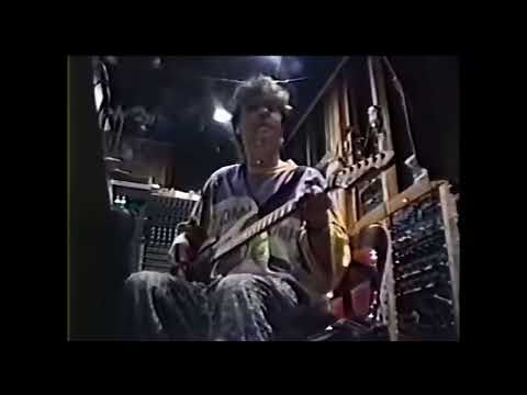 (RARE FOOTAGE) Eddie Van halen Playing Amsterdam on a charvel in 1985 at 5150 studios