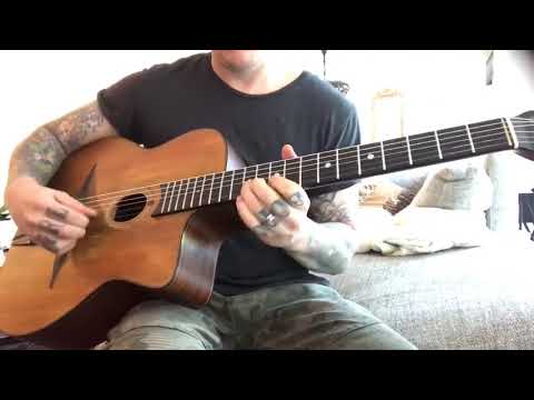 Synyster Gates plays some gypsy jazz and breaks a string! - 04.21.2018