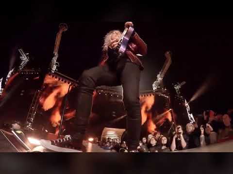 Kirk Hammett falls on stage after slipping off Wah Pedal