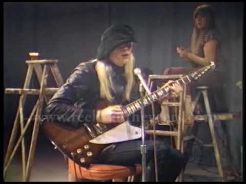 Johnny Winter- &quot;Rock and Roll, Hoochie Koo&quot; Backstage Jam 1971 (Reelin&#039; In The Years Archive)