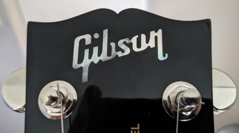 How To Spot A Fake Gibson Les Paul - Headstock Logo Text