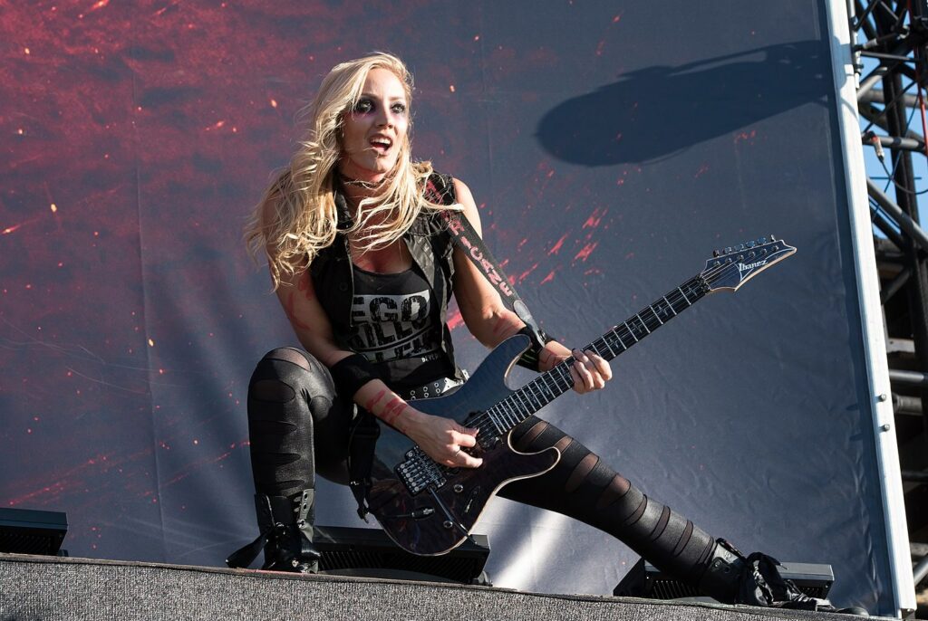 Nita_Strauss_-_Wacken_Open