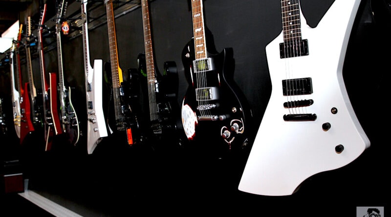 Electric_guitars_-_Expomusic_2014